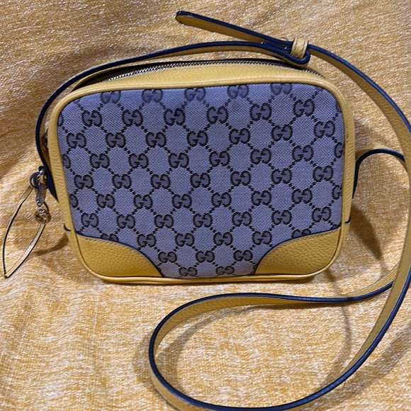 SOLD / Authentic Gucci Bree medium size camera bag - Picture 13 of 14